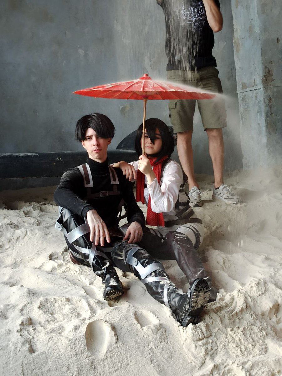 mulancos's tweet photo. Backstage Aot - Ackermans 
#aot #mikasa #levi #cos #Backstage 
Mikasa cos - 1 season 
Levi cos - 4 season https://t.co/AXlm6b7qVf