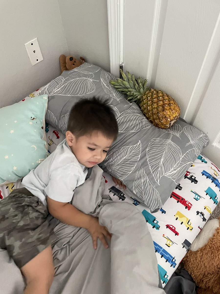 2868_h's tweet photo. My son has an obsession with pineapple 🥺 https://t.co/SkzrWIC5y7