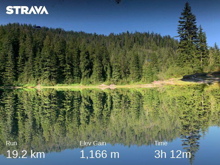 MikeSenior's tweet image. My hamstring is still strained so I am just hiking for the next while. I went up to de Pencier Bluffs this morning and it was beautiful. This photo is the mirror image at Goldie Lake. I flipped the photo so the reflection is on the top. #seenonmyrun #baggerchallenge
