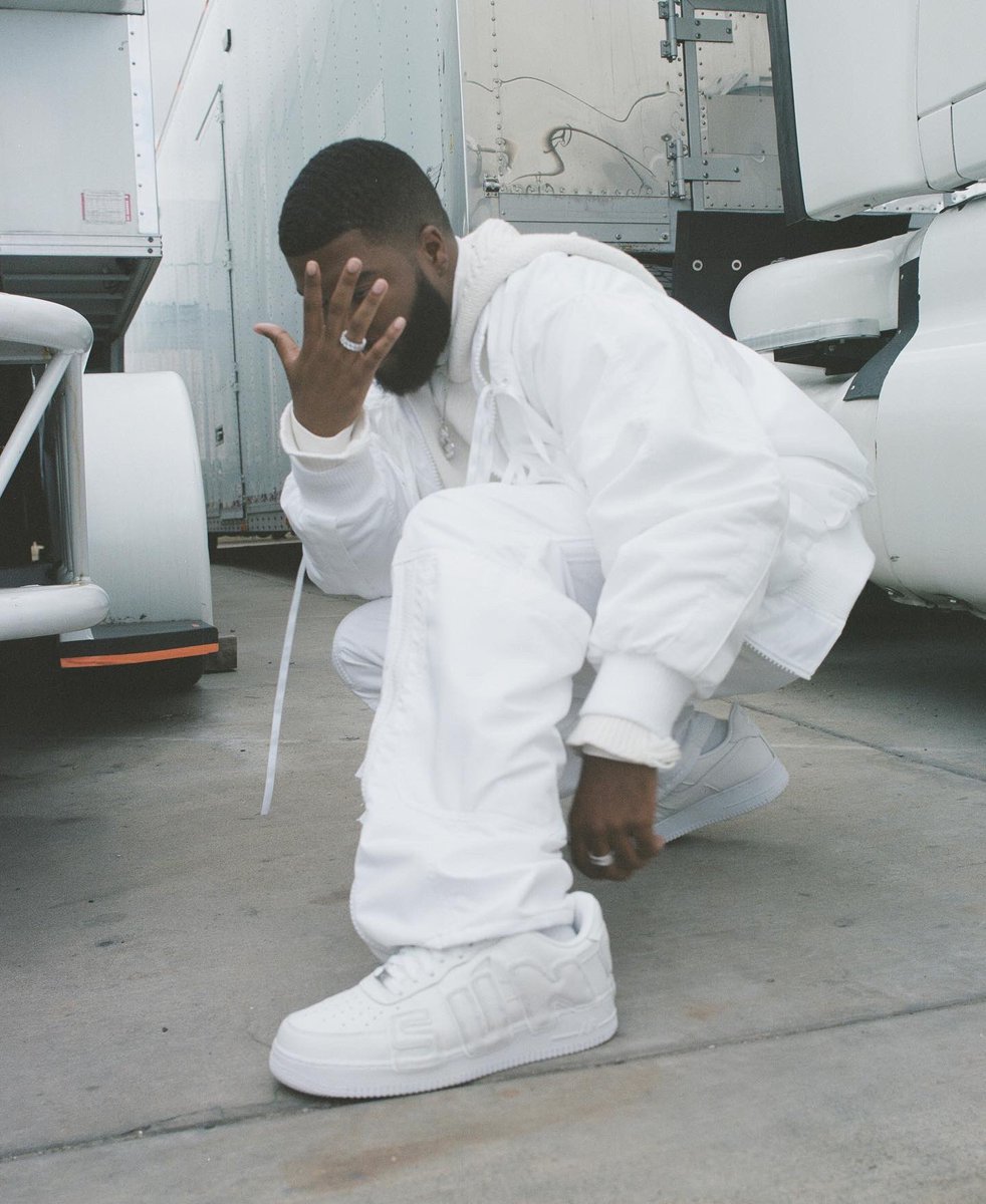 chartkhalid's tweet image. .@thegreatkhalid’s longest-running songs on the Billboard Hot 100:

“Eastside” – 52 weeks
“Love Lies” – 51 weeks
“Better” — 48 weeks
“Talk” — 46 weeks
“Location” — 43 weeks
“1-800-273-8255” — 42 weeks
“Young Dumb &amp;amp; Broke” — 36 weeks