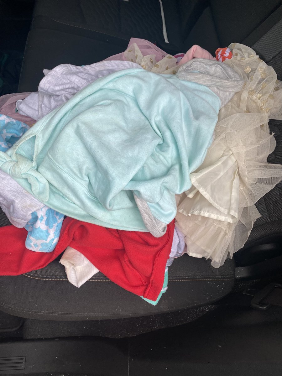 OleMiss1848's tweet photo. Was traveling on HWY 278 eastbound at Buddy East parkway and toddler girl clothes scattered on the road that probably fell out of a pickup truck. I’ve gathered them up and would like to get them back to the owner. ⁦@OxfordPolice⁩ ⁦@LafCoSheriff⁩ https://t.co/ZgVlLNmaUv