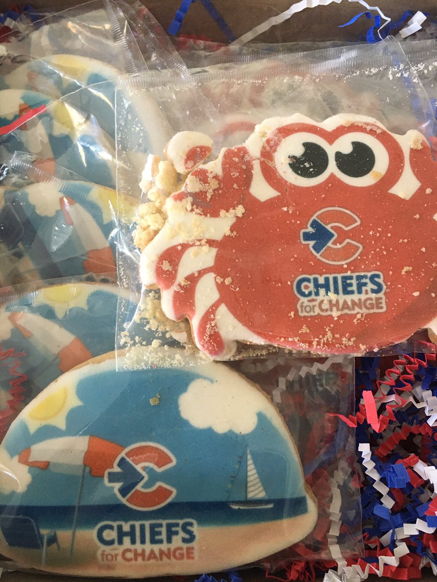 Sweet idea #futurechiefs from <a href="/chiefsforchange/">Chiefs for Change</a> thanks! @Juliarafalbaer <a href="/mcmageejr/">Mike Magee</a>
