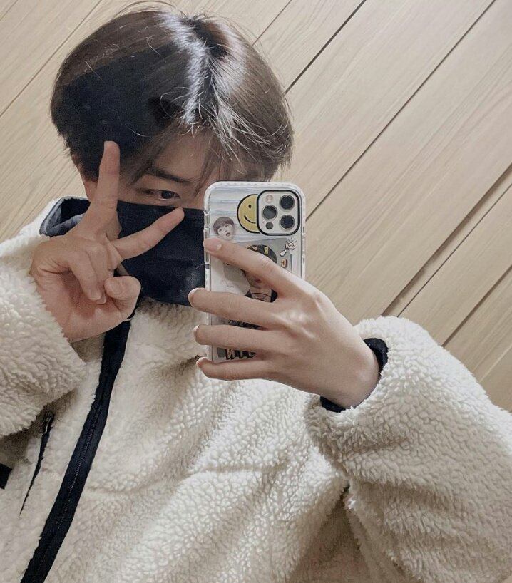 NEWYEAR20555445's tweet photo. 2นิ้ว นะจ๊ะ
💕💕#CRAVITY #LUVITYselcaday #Wonjin #Hyungjun 💕 #hamlem #크래비티 #원진 #형준 https://t.co/SmiWvy5NJz