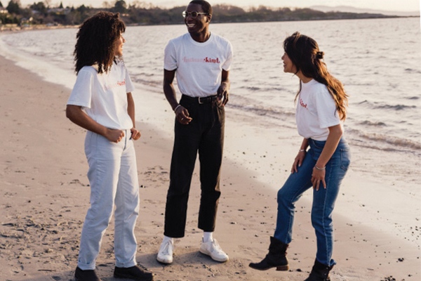 This July, Elate has partnered with Rainbow Refugee Society as part of our Amplify Initiative. 🌈

This partnership is a direct result of our values to bring more awareness to the social issues facing our local and global communities

Find out more here: elatebeauty.com/collections/am…