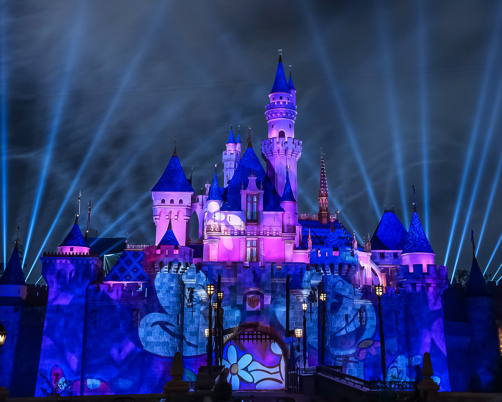 Disneyfan9523's tweet photo. Also On Tuesday As Part Of My Birthday Trip To Disneyland I Will Be Seeing Mickey’s Mix Magic Fireworks! #Disneyland #DisneylandAP #WaltDisney #DisneyMagicMoments #Disney #MickeyMouse #D23 #DisneylandFireworks #MickeysMixMagic https://t.co/BUuHasRIog