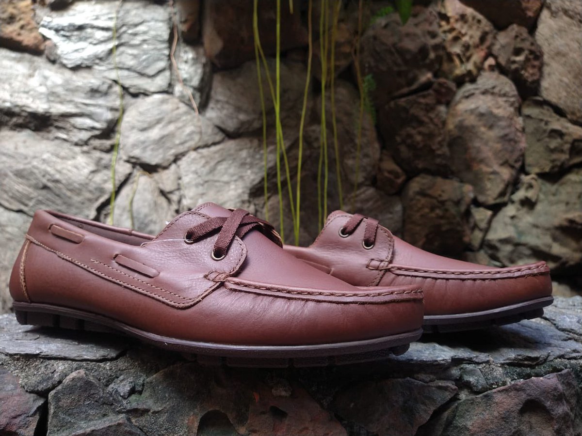 angwhatever's tweet image. Holi, les vengo a mostrar el calzado que vende mi papá! Hecho en Cúcuta, con material 100% cuero! Hacemos envíos nacionales desde Cúcuta. Mi papá dice que les da descuentos jajaj! 💛♥️ sería genial si me dan rt y me ayudan a vender más y más!