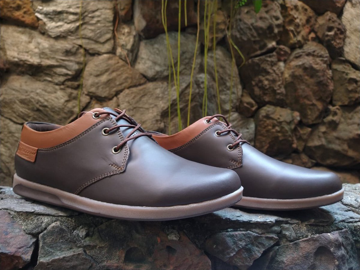 angwhatever's tweet image. Holi, les vengo a mostrar el calzado que vende mi papá! Hecho en Cúcuta, con material 100% cuero! Hacemos envíos nacionales desde Cúcuta. Mi papá dice que les da descuentos jajaj! 💛♥️ sería genial si me dan rt y me ayudan a vender más y más!