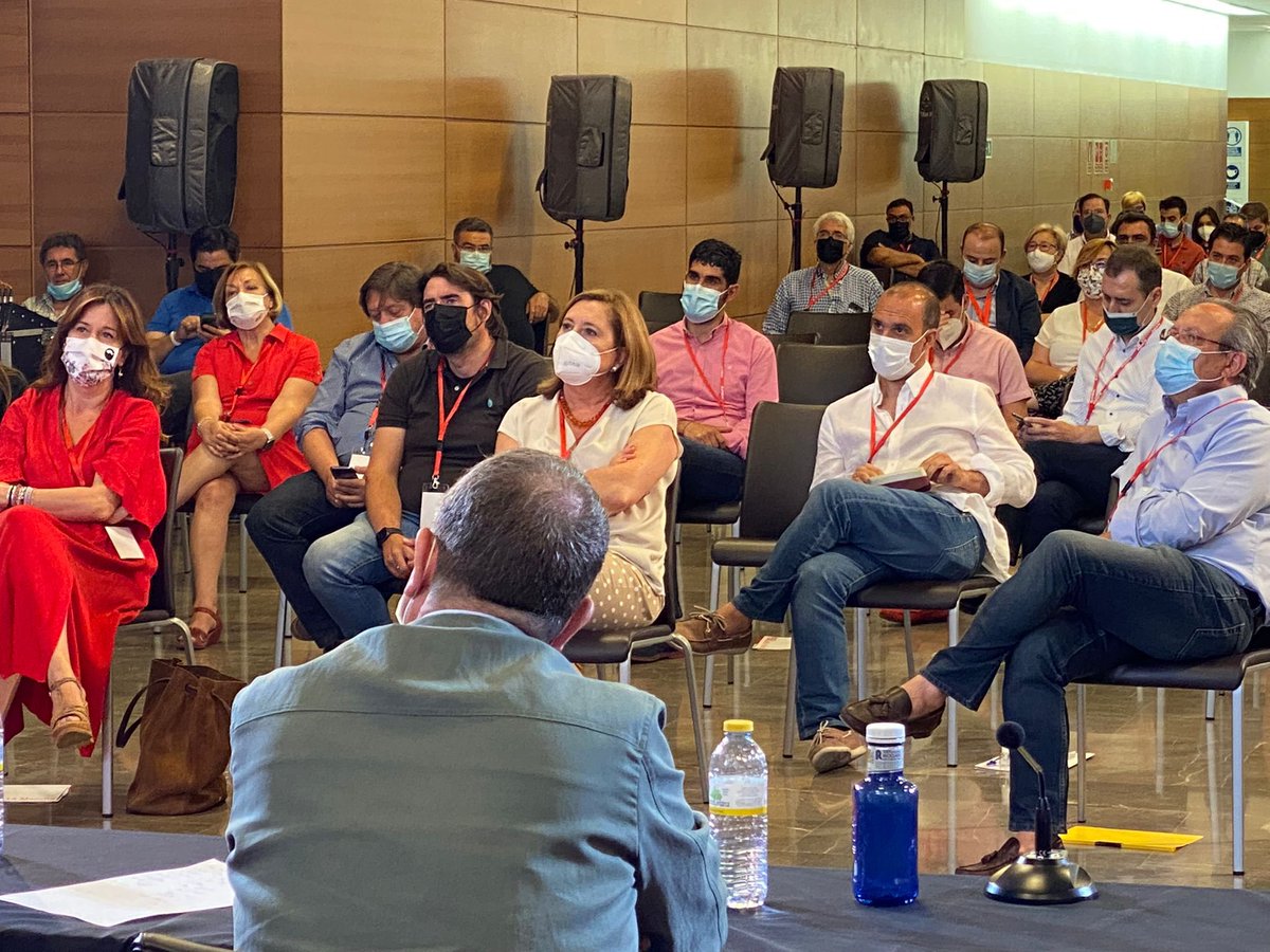 PabloBellido_Az's tweet photo. Hoy, en el Comité Regional del @pscmpsoe mostrando un apoyo unánime a nuestros secretarios federal y regional, @sanchezcastejon y @garciapage para liderar nuestro Partido. Unidad interna para poder seguir ayudando a todas las personas priorizando siempre a quien más lo necesita. https://t.co/CFVutRkaFH