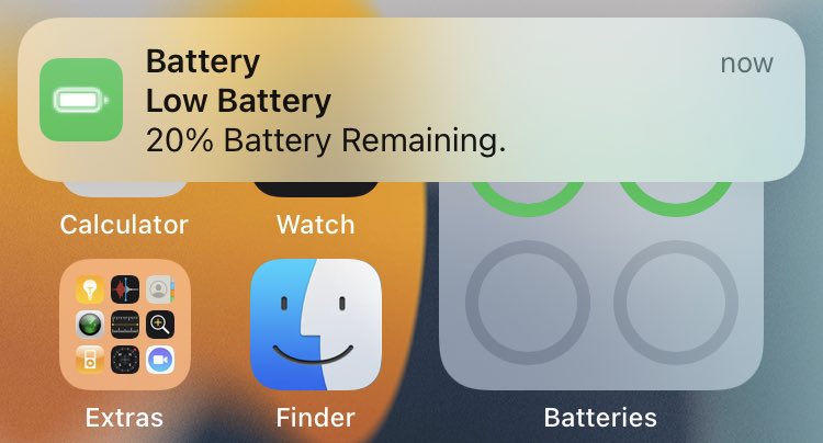 DJTechYT's tweet image. This is what the iOS low battery notification should be like instead of taking up the whole screen