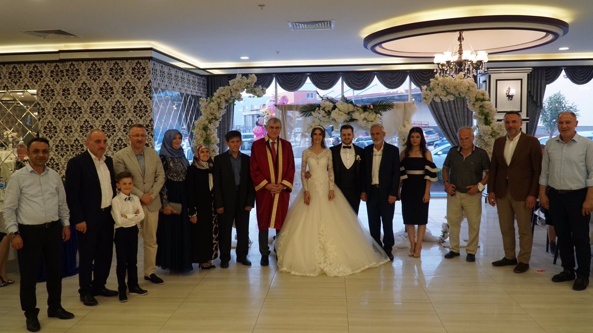 Önceki Dönem Ferizli Belediye Başkanımız Ahmet Soğuk’un kızı Büşra ile Mehmet Cıngır,
Betül Özcan ile Süleyman Doğru,
Şueda Alkan ile Hakan Öztürk’ün düğün cemiyetlerine katılarak, çiftlerimizin mutluluklarına ortak olduk. Yeni kurulan ailelerimize iki cihan saadeti diliyorum.