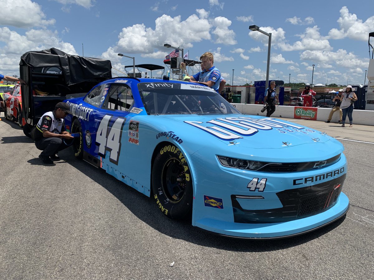 TeamAlphaPrime's tweet photo. The @DiamondGusset #JeanMachine is here on the grid at @amsupdates! Ready to go for 250 miles of tire wear 😤 https://t.co/zUVTV9aQPN