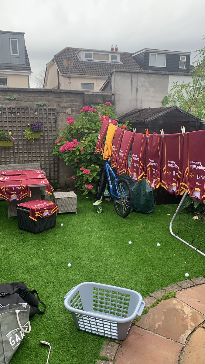 jconroy1977's tweet photo. @plunketts_ie @StMaursGaa My garden yesterday morning for the U11’s🤣 https://t.co/nzfZrEePwZ