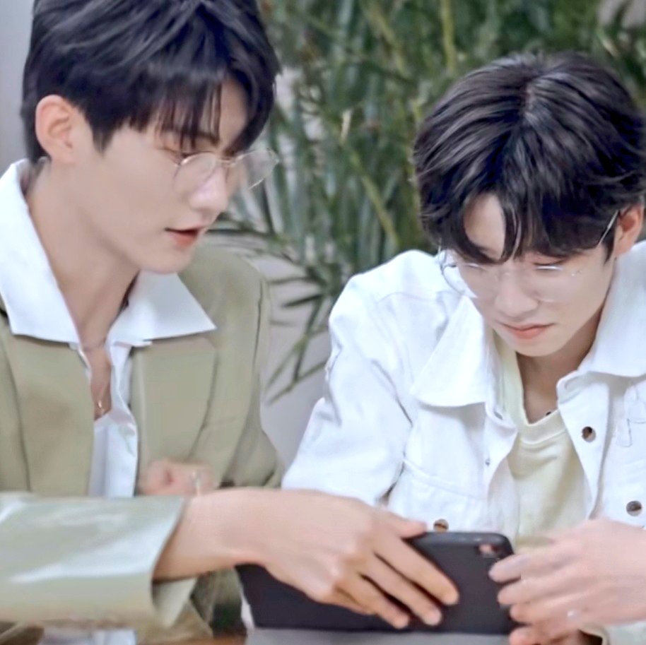 ขอยืมประโยคจากฟีโรโมน
"นายโจว นายโอ๋เด็กเหรอ"