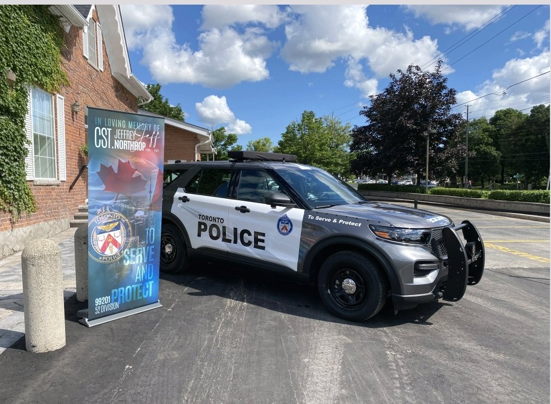 Toronto Police Service - 52 Division tweet media