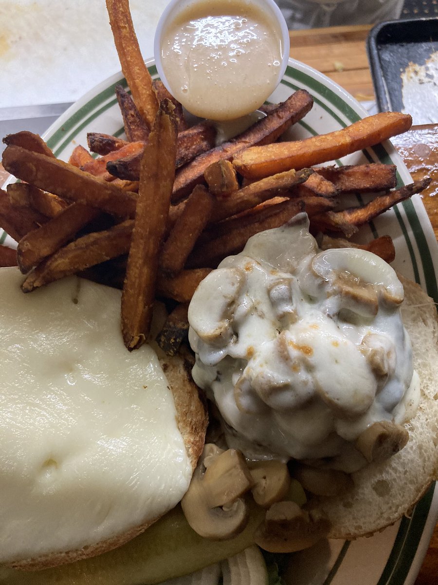 CavanaughsPub's tweet image. Saturday serving dinner &amp;amp; TO GO’S till 9:30pm. Great specials tonight. Come in out of the heat!!! #yummyfood #wings #underthetent #takeout #steak #quickdraw #Cavanaughs #bpfiredepartment #bbpgazette #bbpgazette #bbpboosterclub #bbpchamber #heineken