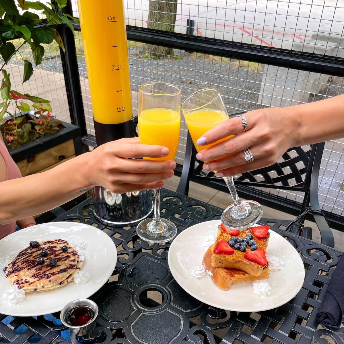 Long Island Café opens with mimosa towers, breakfast happy hours