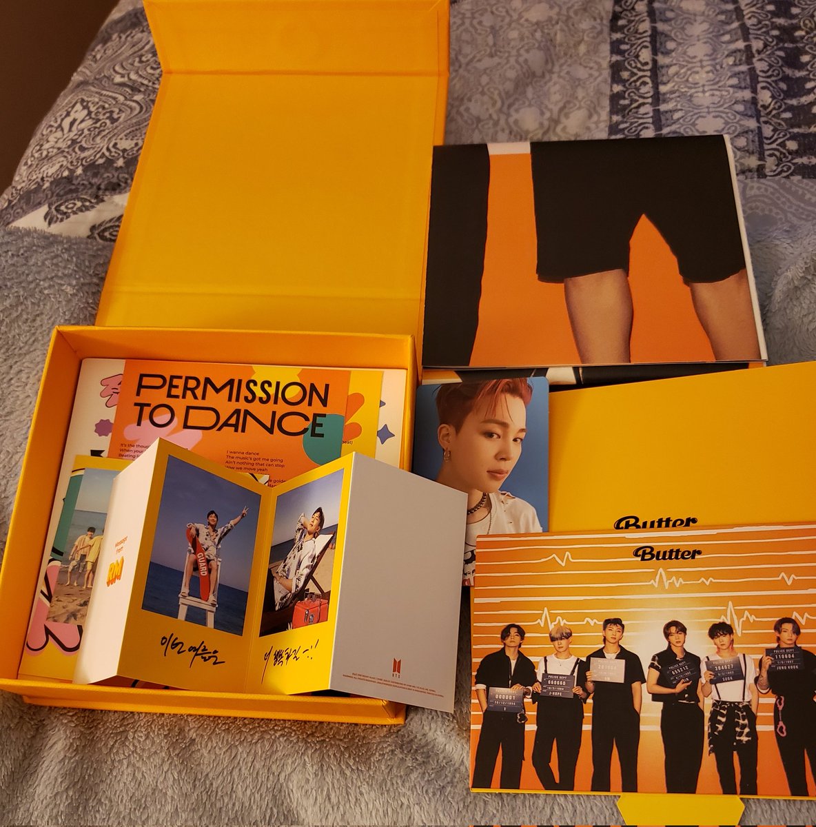 65Bulet's tweet photo. My random #BTS_Butter CD arrived today, #CreamVersion.
So went to our local retailer & of course the version I didn't need, was the only one they had left!π€¦πΎββοΈ
Try again next week, one county over!π
Letter from #RM tho!πππ€§
This #SEOKJIN pic is just pure 6ex!π₯΅π₯π₯π₯ https://t.co/71ciqR3ndG