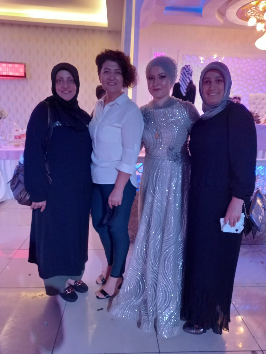 fikriyepolat's tweet photo. Bronzmuz Hülya hanımın ekibinfen . Üyemiz rukiye hanimin oğlunun düğnüne gittik. Rabbim tamina erdirsin. Ersağ vesile oldu. Yollarimiz kesişti. Başkanimin dediği gibi evine davet edemeyeceğini ekibine davet etme. Kocaman ersağ ailesi olduk. @HulyaSezgn5 https://t.co/TEj15t9gSO