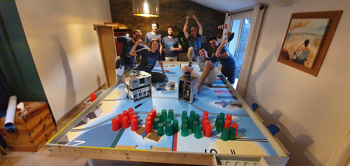 Un grand merci à tous pour cette coupe ! On savait que ça serait notre dernière, mais on ne savait pas que ça se terminerait si bien ! Bravo à tous pour les jolis matchs, et un merci spécial à <a href="/arig_robotique/">ARIG Robotique</a> qui nous a sauvé. Votre fourche est championne de France ;)