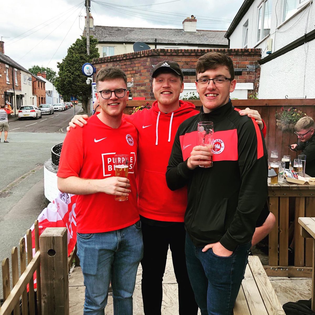 andrewneill24's tweet photo. Oh what a night 🎶 How can anyone not love football? #wearelarne https://t.co/ocrZSazcHE