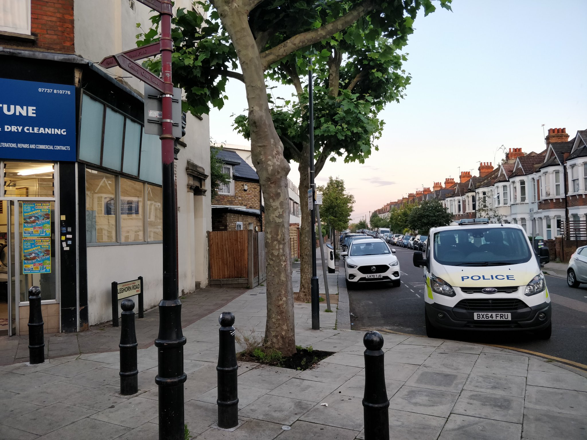Kensal Green Police Currently Our Marked Minibus Is Parked On Leghorn Road Nw10 T Co Vjftwsc5ou Twitter