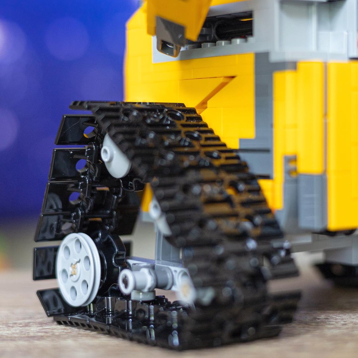 jamesamolnar's tweet photo. Finally finished my WALL•E @LEGOIdeas set. Had a special photo session to celebrate the occasion. Beautiful set by @AngusMacLane.
#lego #legowalle @LEGO_Group https://t.co/bMuz5Cab2t