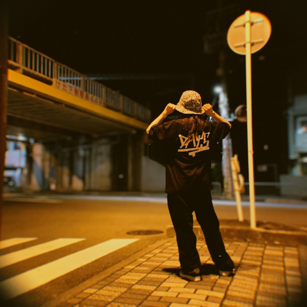 Days ストリート系 Original Brand En Twitter 夜間撮影もたまにはいいね Big Logo エモい エモ写 ストリート ストリートファッション ストリートブランド 夜間撮影 オーバーサイズ Tシャツ T Co Tgspbdojns Twitter