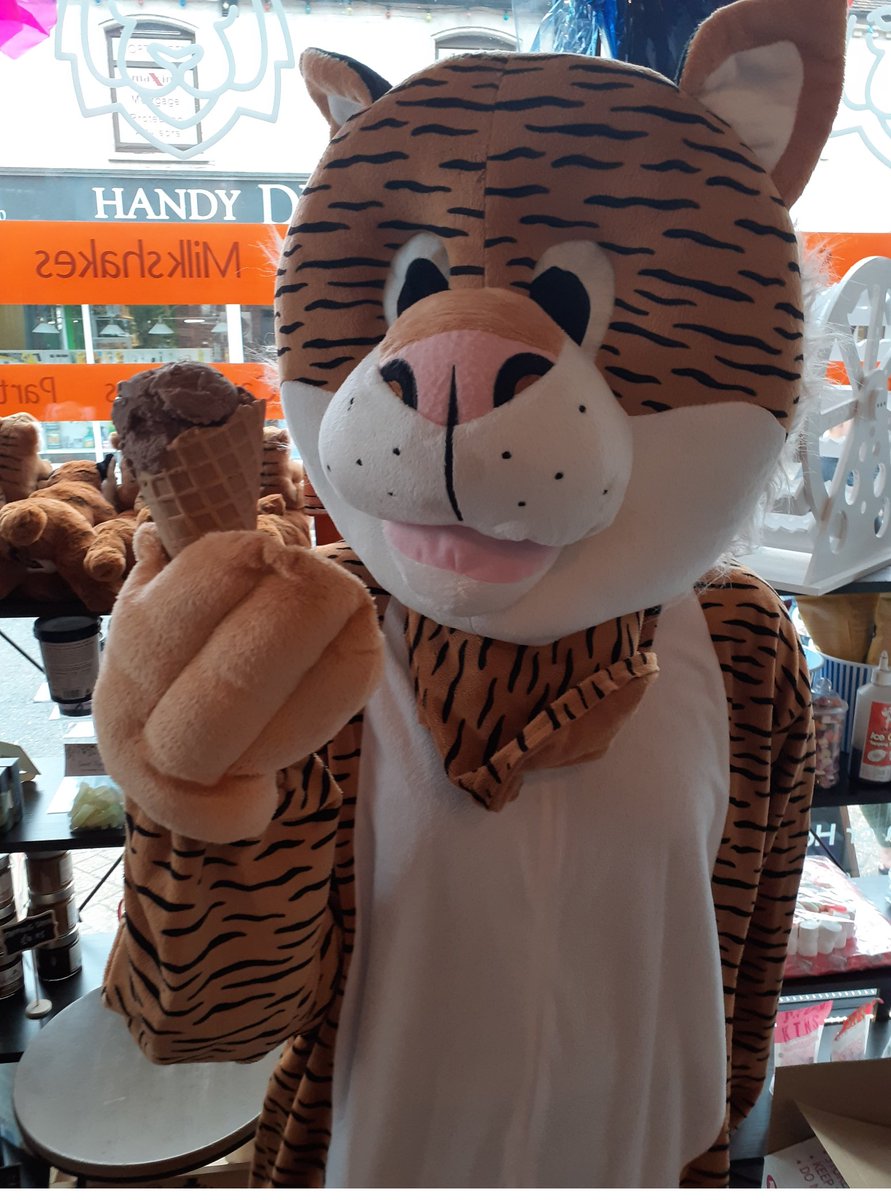Tigers4Ever2010's tweet photo. Keep an eye out if you're in #Crowthorne High Street today as our mascot #TobyTheTiger is on Tour at Sweet #Tiger as they celebrate their opening Anniversary & #GlobalTigerDay2021 https://t.co/kubtsSy2qN #SundayFunday https://t.co/isPMgMCSJy