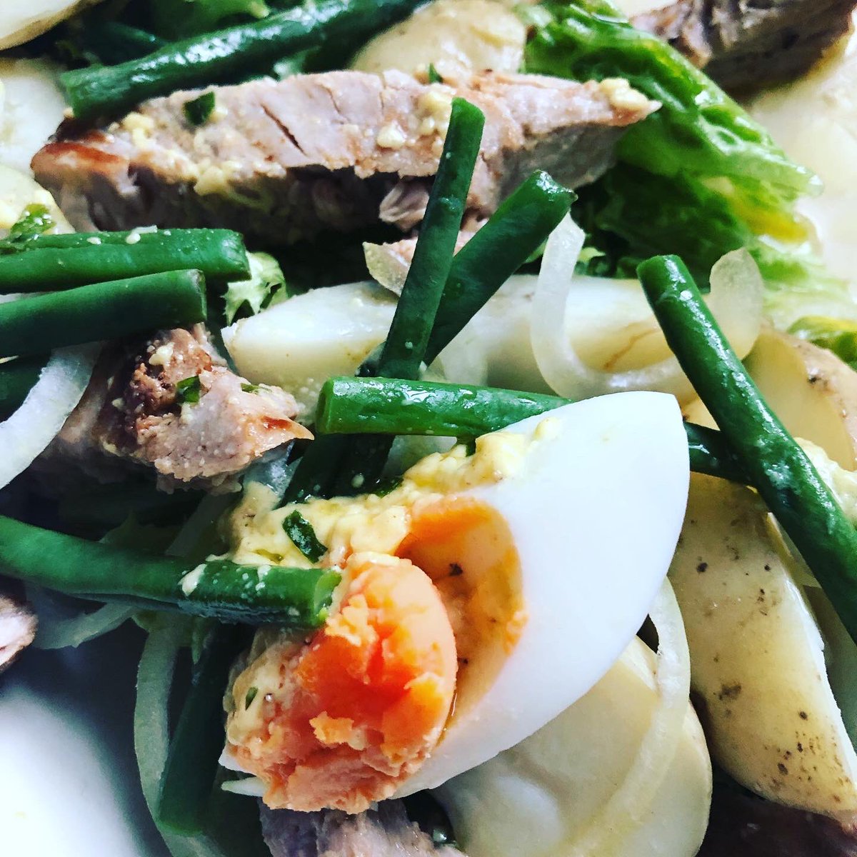crackingwineuk's tweet photo. Gorgeous white Burgundy from @EpicerieLudo and delicious tuna from @OOTBFish happy Saturday #chorlton #southmanchester #foodandwinematching https://t.co/CXQTH5iWXv