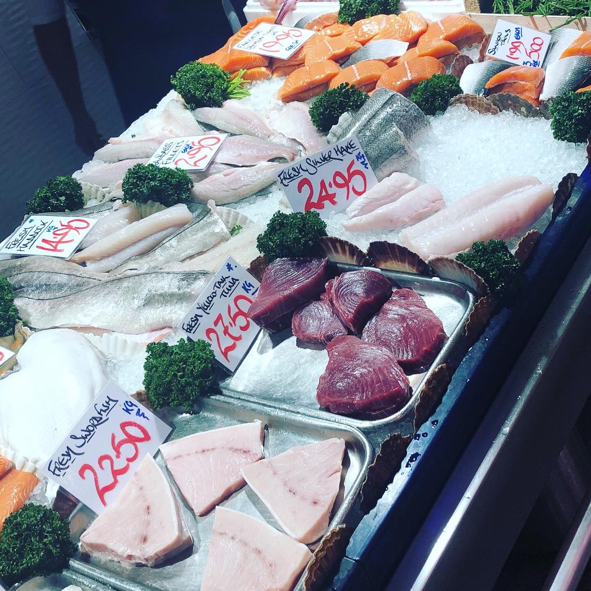 crackingwineuk's tweet photo. Gorgeous white Burgundy from @EpicerieLudo and delicious tuna from @OOTBFish happy Saturday #chorlton #southmanchester #foodandwinematching https://t.co/CXQTH5iWXv