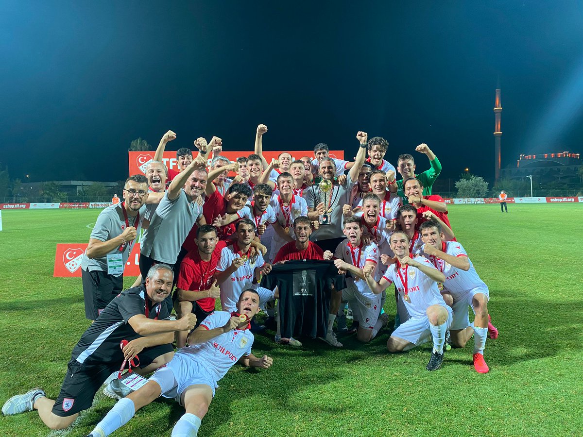 Samsunspor's tweet photo. Ş A M P İ Y O N 🏆 #DevamıGelecek

Evlatların şampiyon oldu #MustafaKemalErkanat ♾ https://t.co/jyTQHNe5AS