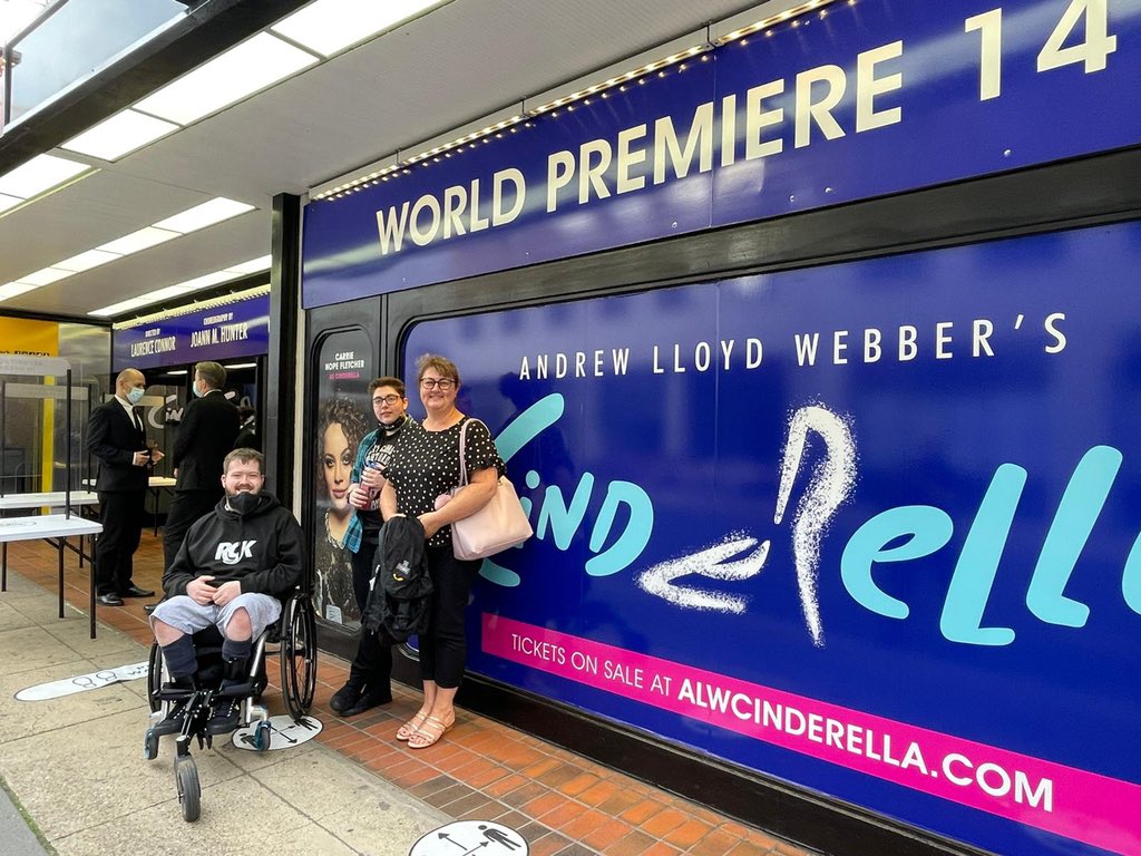 Christine_cja06's tweet image. Right equipment at the right time #gamechanger @RGKWheelchairs gave us a free #frontwheel attachment when @VarietyNW funded Chris’s #sub4 perfect outdoors, a much smoother ride and worked great with the smart drive around @Wimbledon where paths were wide