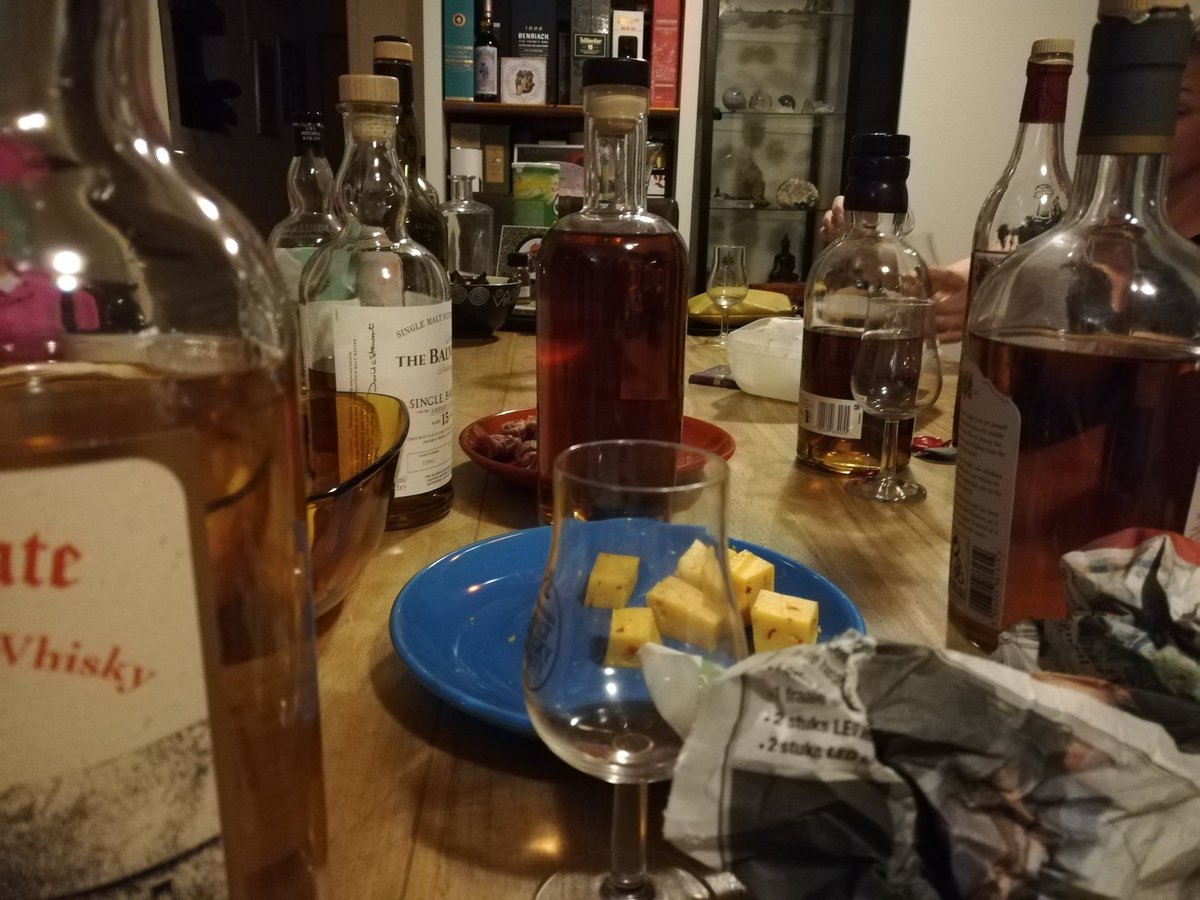 MaximZupan's tweet photo. Lekkere whisky BYOB. https://t.co/GJ6M2z29eI