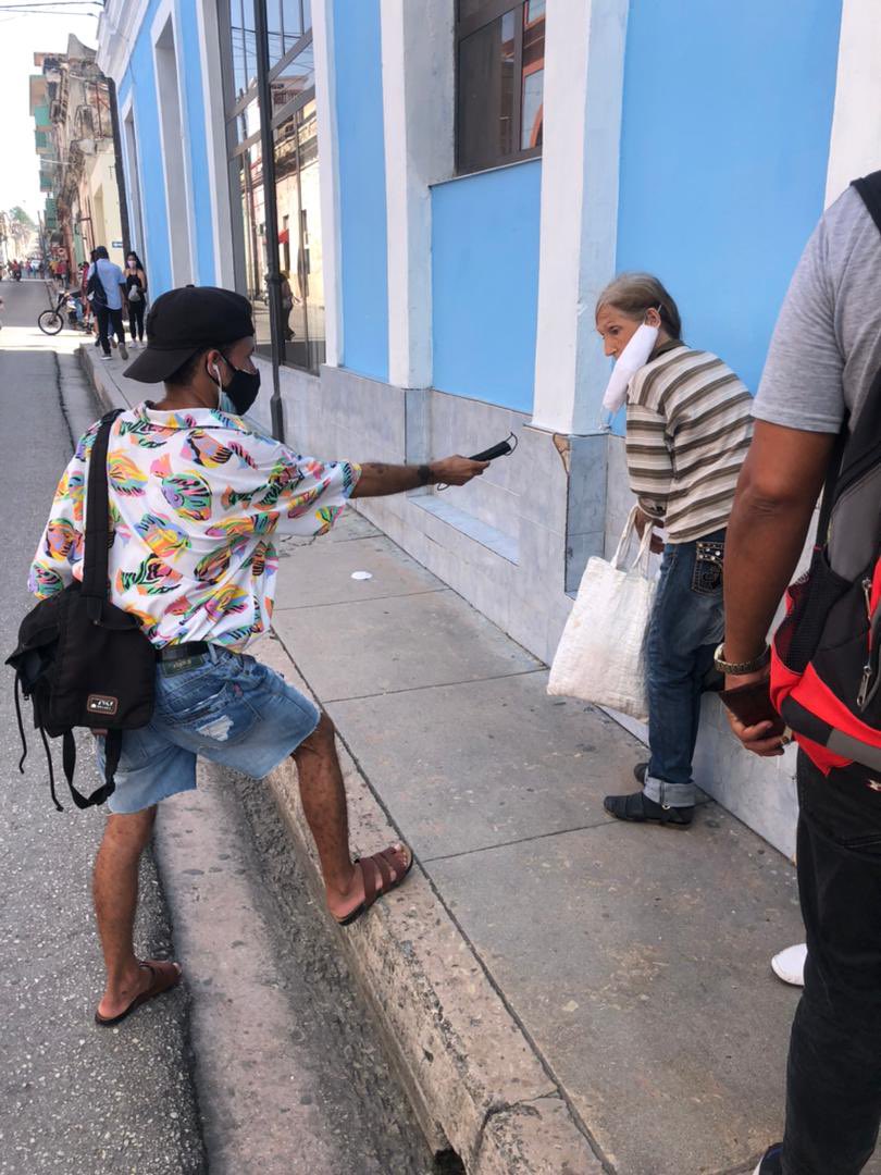 RuhamaFernandez's tweet photo. Chicos esto es en Matanzas, no es solo en las redes, hay otras maneras de apoyar la verdad me siento demasiado orgullosa #SOSCuba https://t.co/AAYsYPZoyG