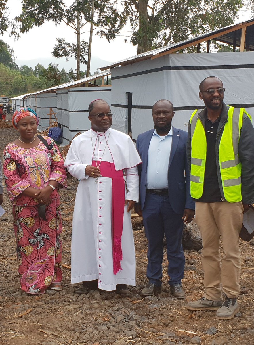 Nous disons merci à Maman Olive Lembe Kabila pour son assistance de marque à mes électeurs sinistrés de l éruption du volcan nyiragongo .Maman ni maman
