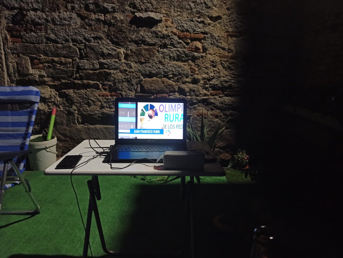 Viendo en directo #OlimpiadasRuralesLaGala.
Una Arpaca en pantalla 👏 <a href="/ArpacasJeno2017/">ArpacasdeJeno2017</a>