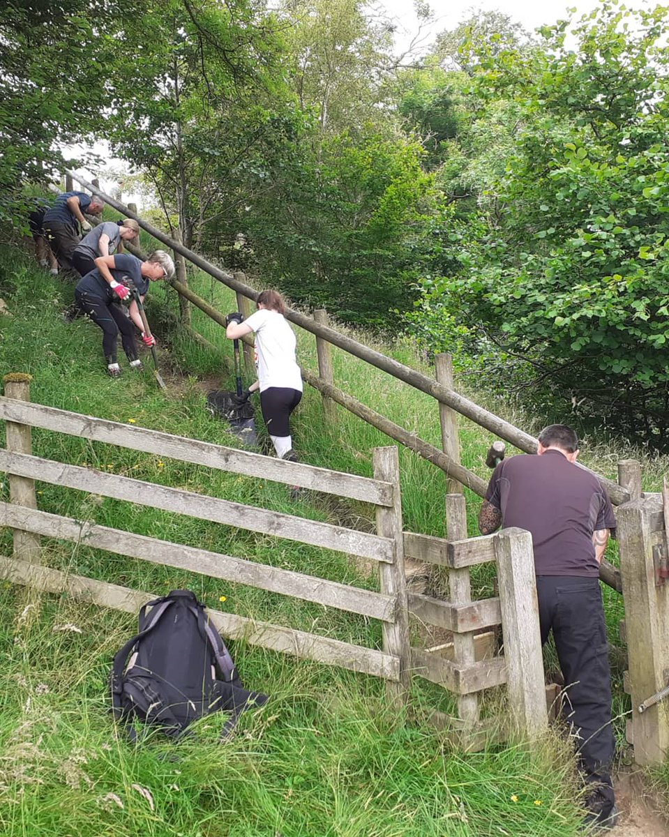 Top job by today's awesome PPCV team! They turned this muddy slope on the #derwentvalleyheritageway into a fine flight of steps!
#ppcv #peakparkconservationvolunteers #volunteering #ranger #peakdistrict #peakdistrictnationalpark #peakdistrictproud #conservation