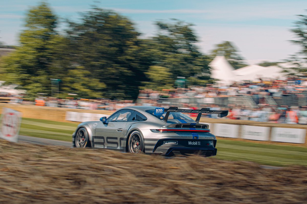 Concluded my Festival of Speed Qualifying in P3 against some wild cars and competition! This hill climb stuff is absolutely crazy, but I love it. It’s a pleasure to represent Porsche in the New 992 GT3 Cup Car. 

The shootout will take place tomorrow on SkySports F1, be ready!