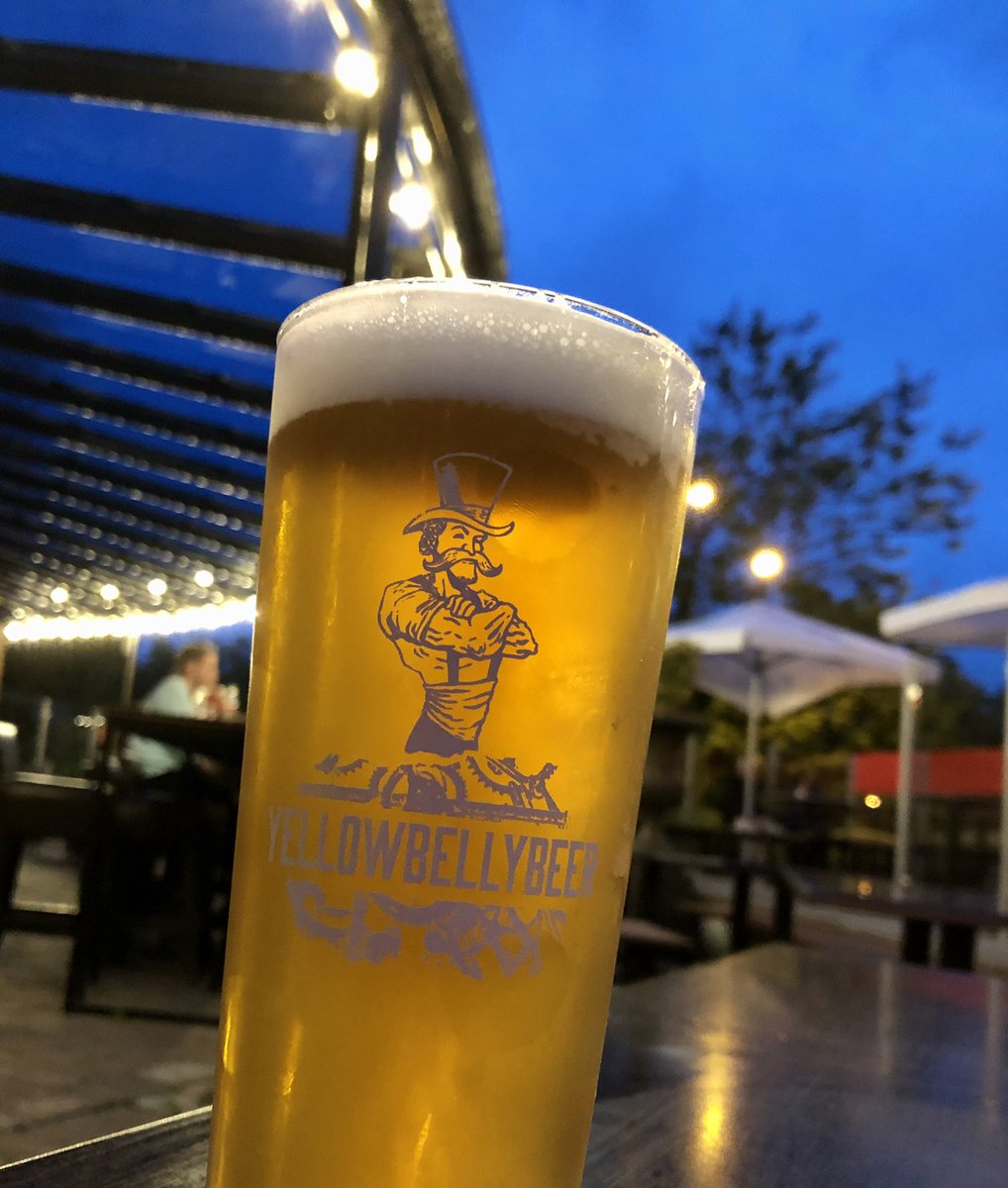 A bit of purple and gold in #Waterford this evening.

<a href="/oskarswaterford/">Oskars</a> <a href="/YellowBellyBeer/">YellowBelly Beer 🍺</a> #outdoordining