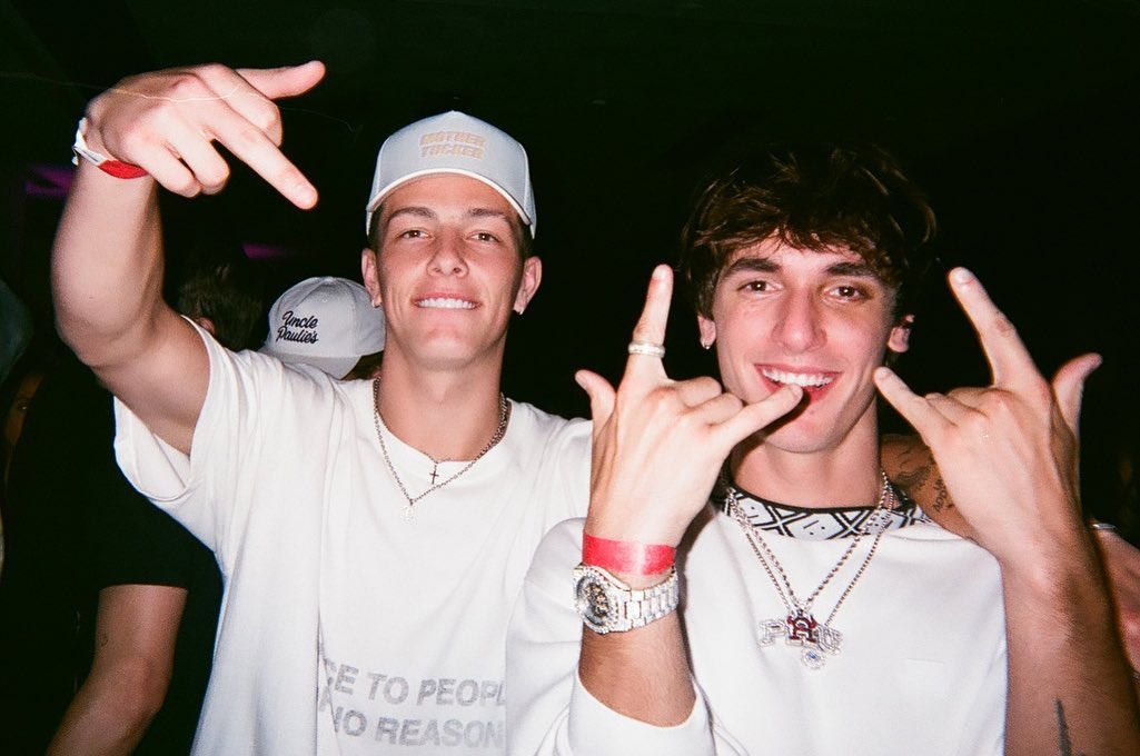 centralholderbr's tweet photo. Eles!

📷|| Hunkins {@/hunkins} via Instagram https://t.co/eq8VUsGnxK