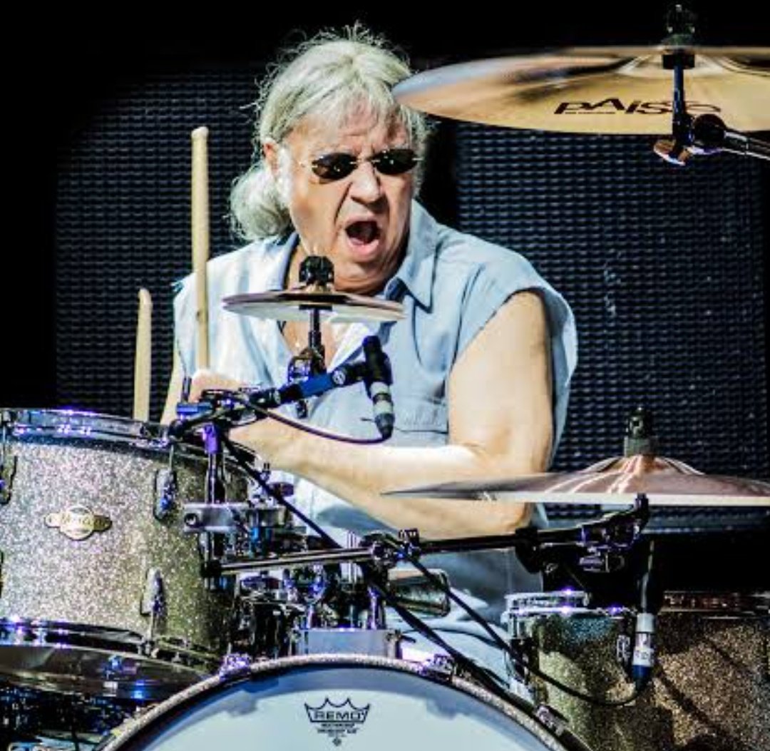 Happy 73 birthday to the legendary Deep Purple drummer Ian Paice! 