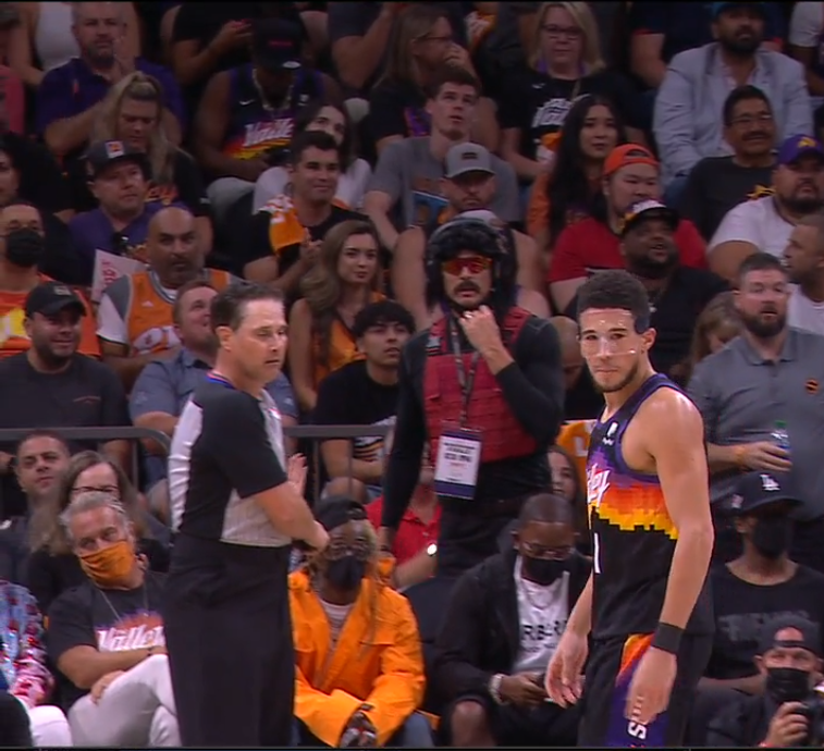 marcfy_'s tweet image. DR. DISRESPECT IS AT THE FUCKING SUNS GAME