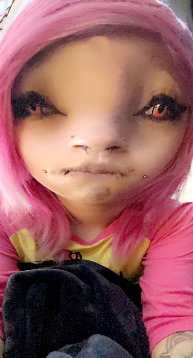 xpink_emo_bearx's tweet photo. How I feel rn lol I’m ready to leave my shift already and go home and sleep 😴 #emogirl #scrnegirl #anime #emo #emohair #sceneha https://t.co/BssjSEDgbE