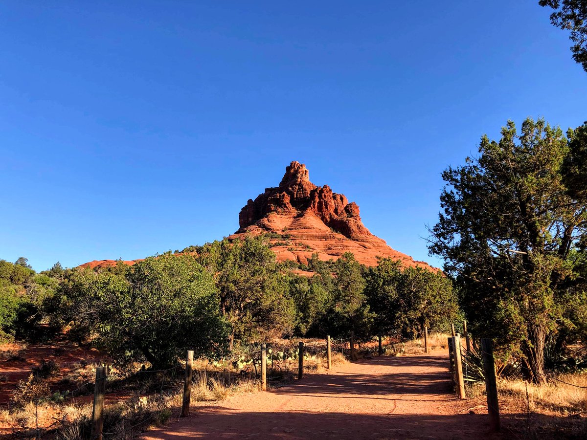 ELeonDeLaRosa's tweet photo. red dome silhouette
our shadows intertwining
soar ever higher
#haiku #poetry #hiking #writing #nature #outdoors #flagstaff #sedona #arizona #wanderlust #photography #hispanicwriter #chicanowriter #hispanicpoet #chicanopoet #hispanicauthor #chicanoauthor https://t.co/YubZVuO0ts