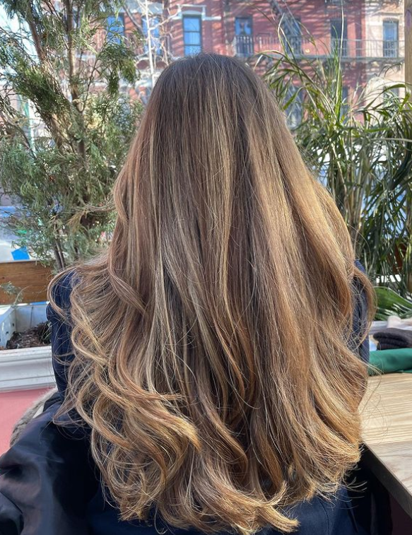 shortcutmobile's tweet photo. Nothing more timeless than long locks and a gorgeous blowout.  Can you believe this hair is real?! 😮😍

Stunning work by a @scottjaveda stylist https://t.co/LwAqq6biPu