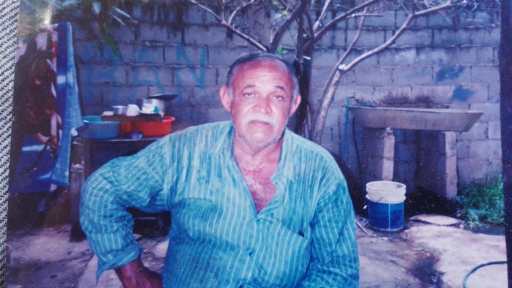 eleisiespinaad's tweet photo. #28Junio2021 Hoy despedimos dolorosamente, en hermandad familiar a mi hermano Franklin Jacobo Espina Almarza QEPD, a quien la crisis de la salud en #Venezuela le adelantó su despedida. Ya se nos fué, nos queda ahora secarnos las lágrimas y seguir ADelante por la Nación que soñó https://t.co/YUKN8aLvU2