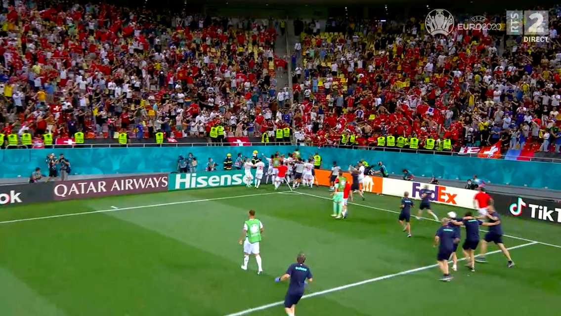 wieselT's tweet photo. DANS LA LÉGENDE. DANS MES VEINES. #FRASUI https://t.co/4aEiOun5pB