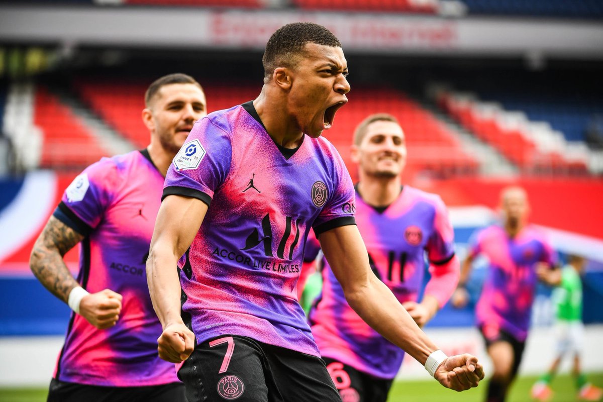Laye_Diopp's tweet photo. Allez mon kyky tu es plus fort que ça tu reviendras plus fort avec la LDC avec paris et la coupe du monde 2022 @KMbappe we love you #neverletdown https://t.co/ehSRJZ6Un8