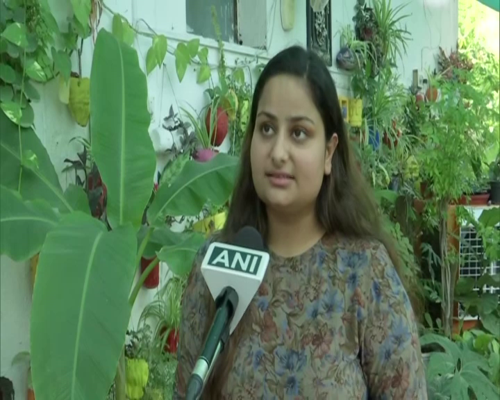 ANI's tweet photo. Madhya Pradesh: A woman has grown a 'mini forest' that houses 4000 plants of 450 species in 800 sqft area, behind her home in Bhopal

She said y'day, "Out of 450 species, 150 are rare species that aren't suitable for our environment so I've created special conditions for them." https://t.co/Jxnoy4bKwL