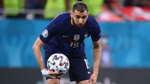 QueThiJugues's tweet photo. ❌ #CristianoOUT #PepeOUT #BenzemaOUT #VaraneOUT #MbappéOUT #ModricOUT #AlabaOUT #BaleOUT...

Quin drama d'Eurocopa, merengues...  Encara la guanyarà @LUISENRIQUE21!

#EURO2020 https://t.co/XyjYT9CE6G